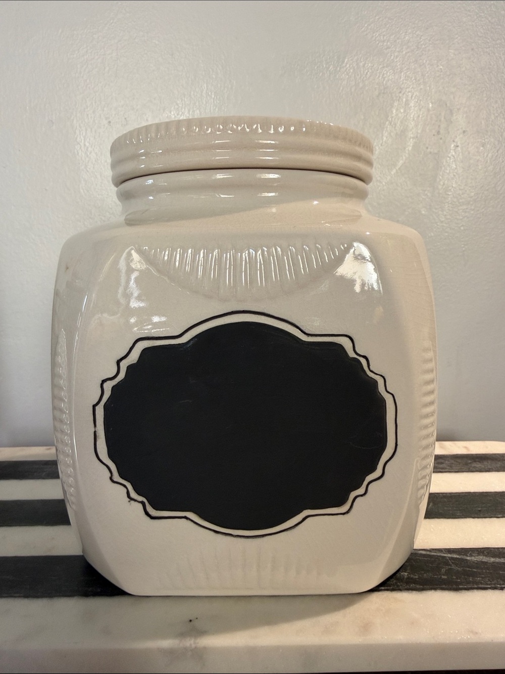 Ceramic cookie jar with Chalkboard Label